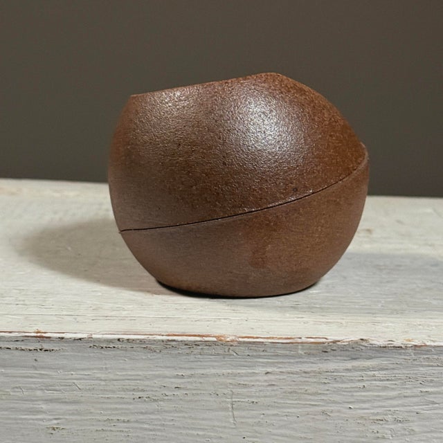 Kimi Nii – Vintage Pair of Postmodernist/Brutalist Stoneware Wood-Fired Sculptures, Signed For Sale - Image 9 of 12