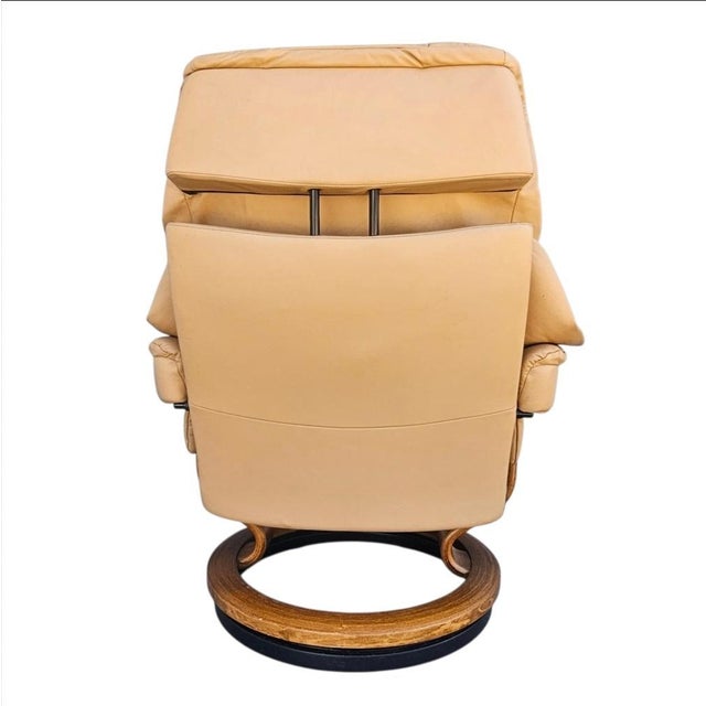 Ekornes Stressless Reno Leather Recliner Lounge Chair and Ottoman, Made in Norway For Sale - Image 10 of 18