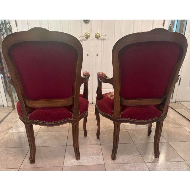 French 1970s Pair of French Style Needlepoint Boudoir Carved Chairs For Sale - Image 3 of 6