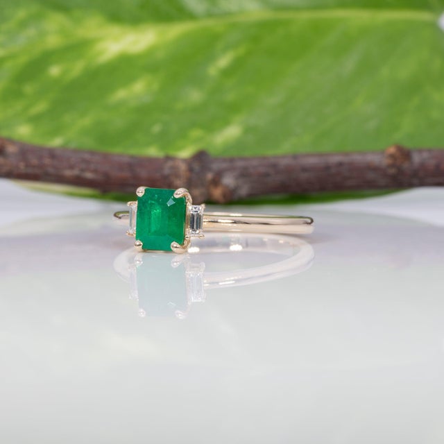 Colombian Emerald Ring With Earth-Mined Diamond Accents: Solid 14k Gold, 6x5mm, Size 6.75 For Sale In Columbus - Image 6 of 9