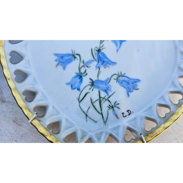 6 pieces of openwork heart-shaped floral plates, 1983, signed E.D., dimensions: height 3 cm, width 18.5 cm, depth 18 cm.