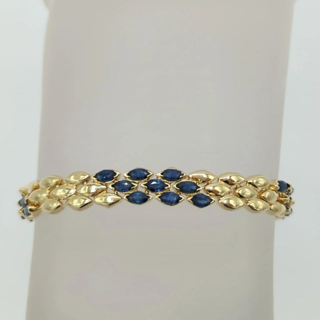 Contemporary Blue Sapphire Link Bracelet in 14K Yellow Gold For Sale - Image 3 of 6