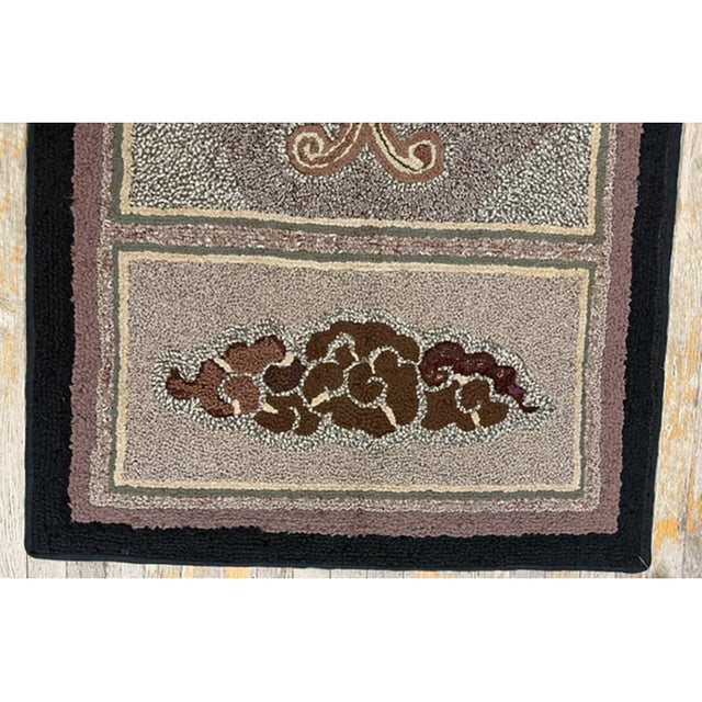 American 1880s Small Gray Medallion Shou SymbolsFolk Art Antique American Wool Hooked Rug For Sale - Image 3 of 7