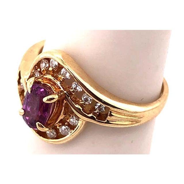 Modern 14 Karat Yellow Gold Purple Peridot Ring With Round Diamond Accents 0.14 TDW, Size 7.5 For Sale - Image 3 of 10