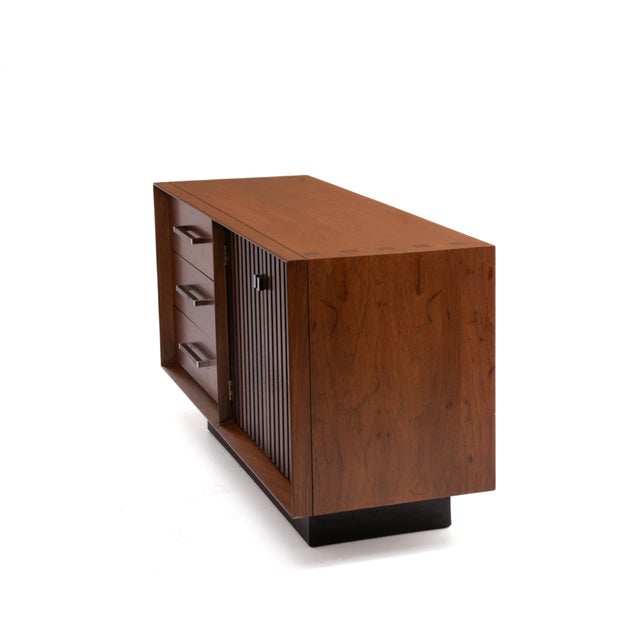 Mid-Century Modern 113 Lane "Tower Suite" Credenza Walnut Rosewood Chrome Mid Century 1970s For Sale - Image 3 of 18