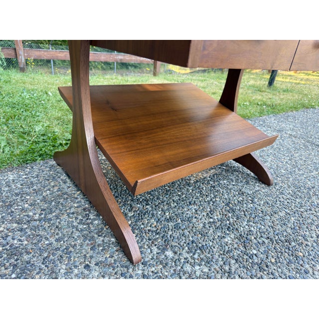 Copper Mid-Century Modern Sculpted Kroehler Walnut 1960's Side Table For Sale - Image 8 of 11
