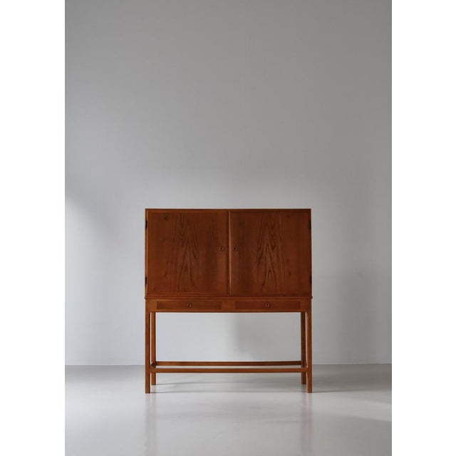 Børge Mogensen Danish Modern Cabinet in Elm and Pinewood attributed to Børge Mogensen for FDB, 1940s, Set of 2 For Sale - Image 4 of 18