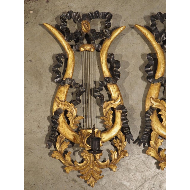 1950s Pair of Italian Giltwood and Ebonized Louis XVI Style Lyre Form Sconces, 1950s For Sale - Image 5 of 18