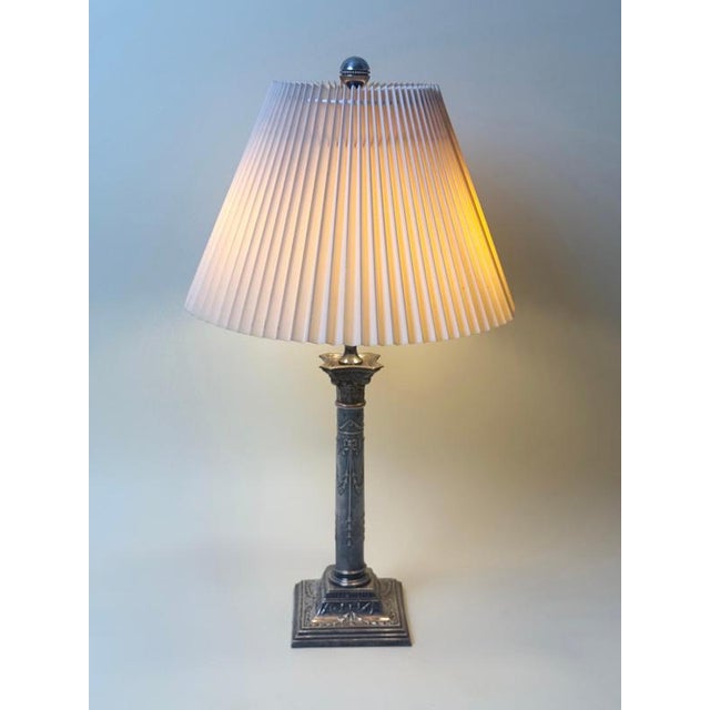 French Neoclassical Silvered Metal Column Table Lamp with Pleated Shade, 1970 For Sale - Image 4 of 15