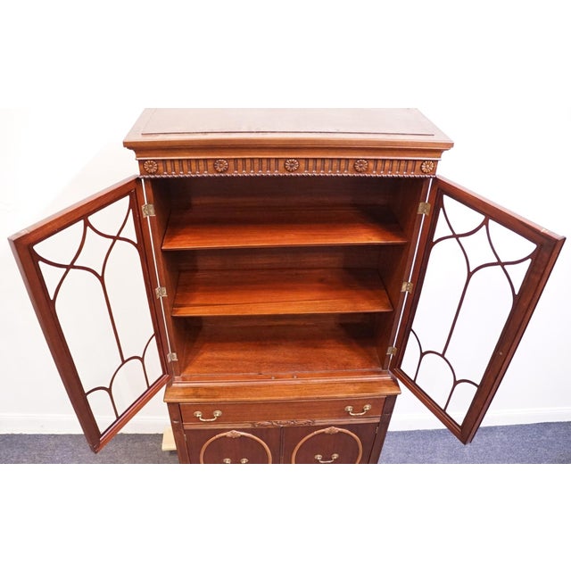 Vintage Antique Solid Mahogany Traditional Duncan Phyfe Inspired 39" China Cabinet 1236 For Sale In Kansas City - Image 6 of 15