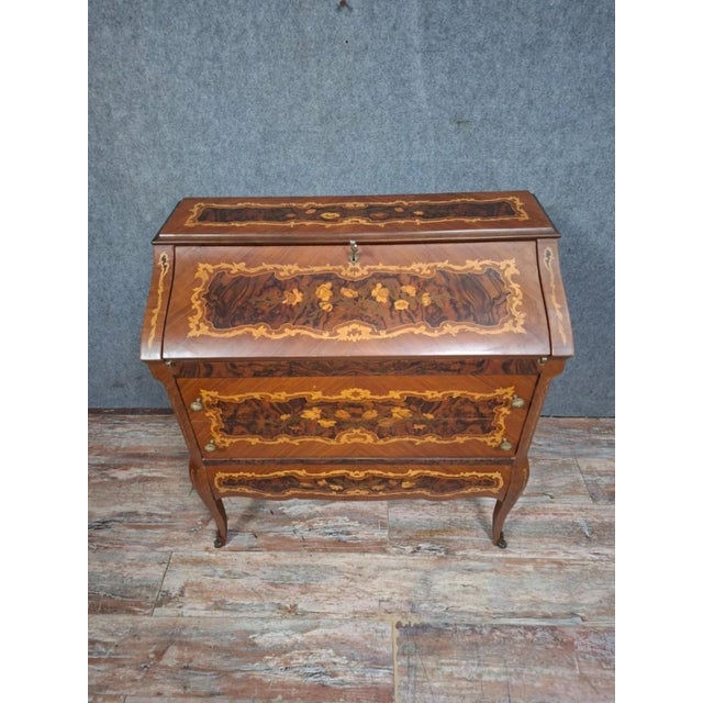 Antique venetian slant-leaf desk with marquetry – louis xv style – secretary desk – 20th century a very elegant antique...