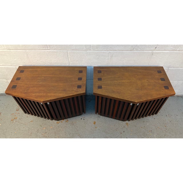 Brown Lane "Tower Suite" Mid-Century Modern Nightstands, Pair For Sale - Image 8 of 17