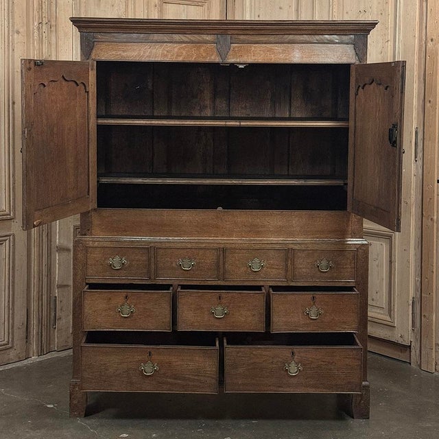 18th Century Georgian Period English Oak Linen Press For Sale - Image 15 of 18