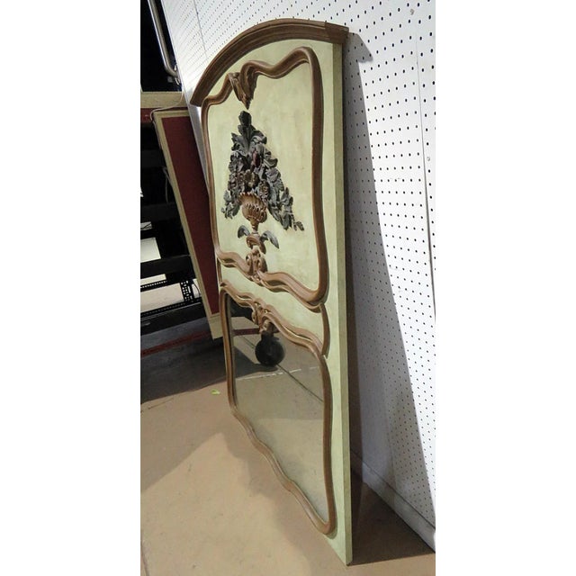 Italian Carved French Creme Painted French Trumeau Mirror W Urn With Spray of Flowers For Sale - Image 3 of 6
