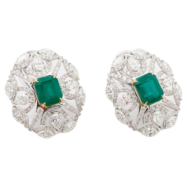 Natural Zambian Emerald 6.80cts & Diamond 7.29cts Earring in 18k gold For Sale - Image 15 of 18
