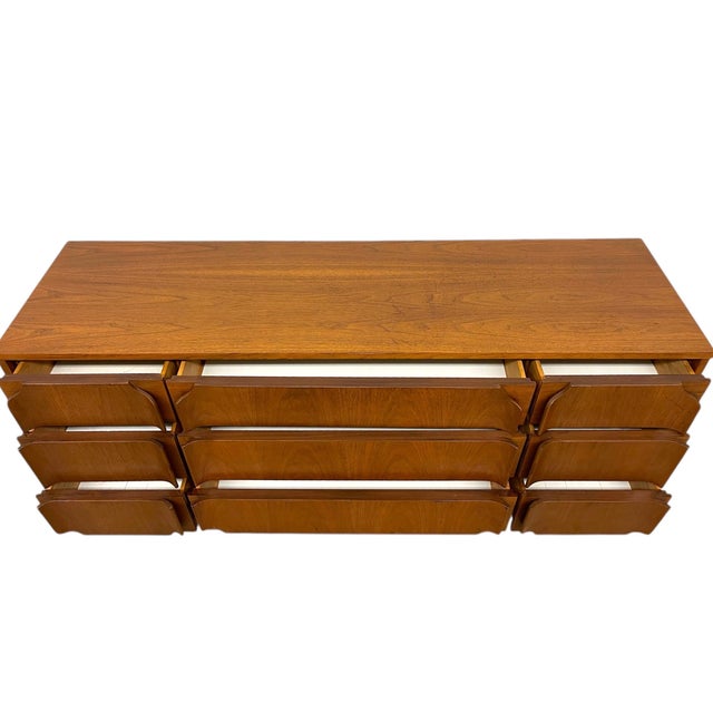 1970s Mid-Century Modern 9-Drawer Dresser With Sculpted DrawerFronts For Sale - Image 10 of 10