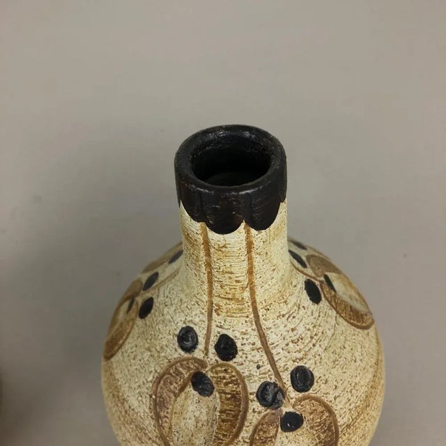 Gold Modernist German Vase Sculptures by Peter Müller for Sgrafo Modern, 1970s, Set of 2 For Sale - Image 8 of 15