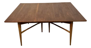 Mid 20th Century Tapered Walnut Expanding Leaf Table