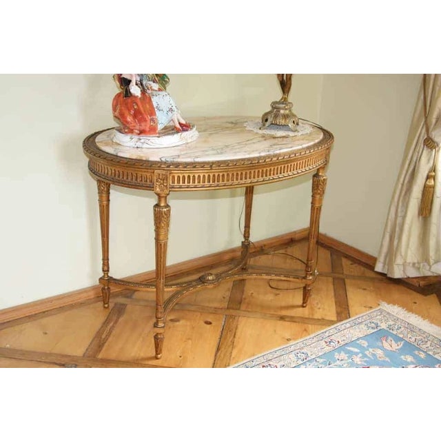 Hand-carved table with a solid marble top Louis XVI. The table was made around 1870. It is in very good condition. No...