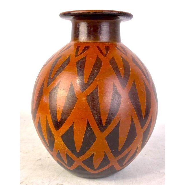 1980s Signed José Lescano Peruvian Chulucanas Terracotta Art Pottery Vase For Sale - Image 4 of 5