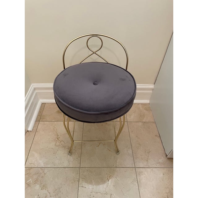 Vintage Hollywood Regency Style Gold Tone Vanity Stool With Gray Velvet Seat For Sale - Image 4 of 5