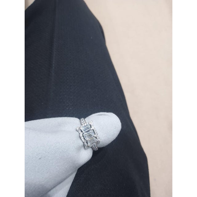 Modern Natural 18k Gold Diamond Halo Cocktail Ring, 1.55ct For Sale - Image 3 of 8