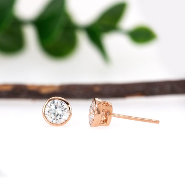 2020s Bezel Setting Lab-Grown Diamond Solitaire Studs in Solid 14k Rose Gold | Rd 5mm For Sale - Image 5 of 7