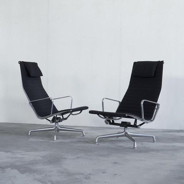1980s EA322 Swivel Lounge Chairs by Charles and Ray Eames for Herman Miller, 1984, Set of 2 For Sale - Image 5 of 14