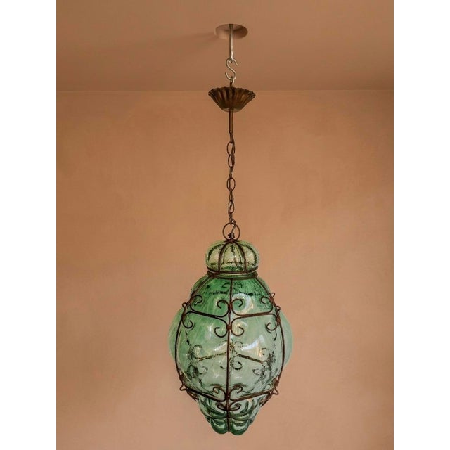 Seguso Vetri d'Arte Large Vintage Italian Hand-Forged Iron and Green Venetian Glass Lantern Chandelier For Sale - Image 4 of 6