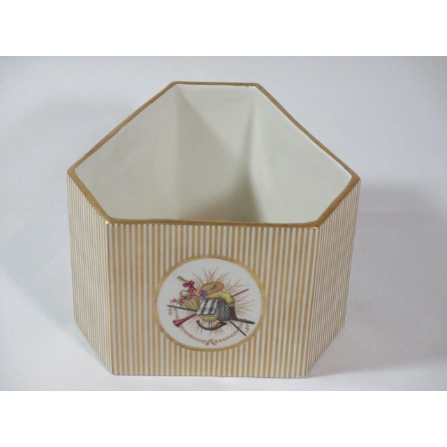 Art Deco 1970s Mottahedeh Designs Triangular Shaped Bowl, Made in Italy For Sale - Image 3 of 9