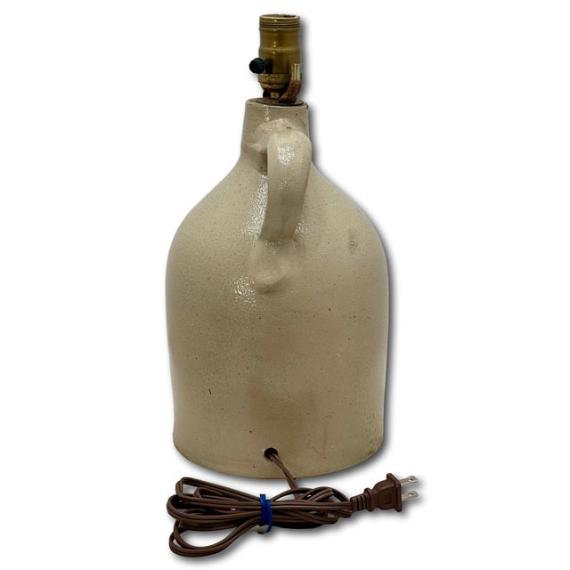 Antique 1870s American Peabody Massachusetts Blue Decorated 1 Gallon Stoneware Jug - Table Lamp Base Conversion For Sale - Image 17 of 18