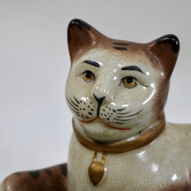 English Vintage Staffordshire Recumbent Cat Mantle Statue Figurine Left Facing For Sale - Image 3 of 12