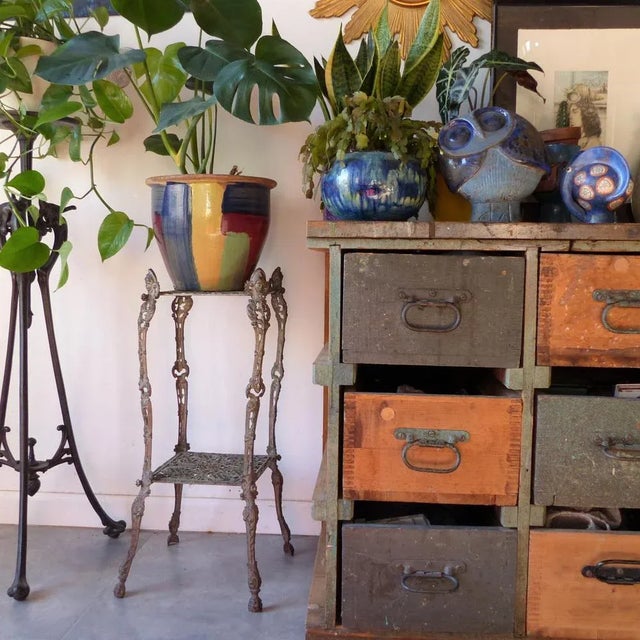 Metal Start-Time Flower Stand, 1800s, in Very Good conditions. Designed before 1890