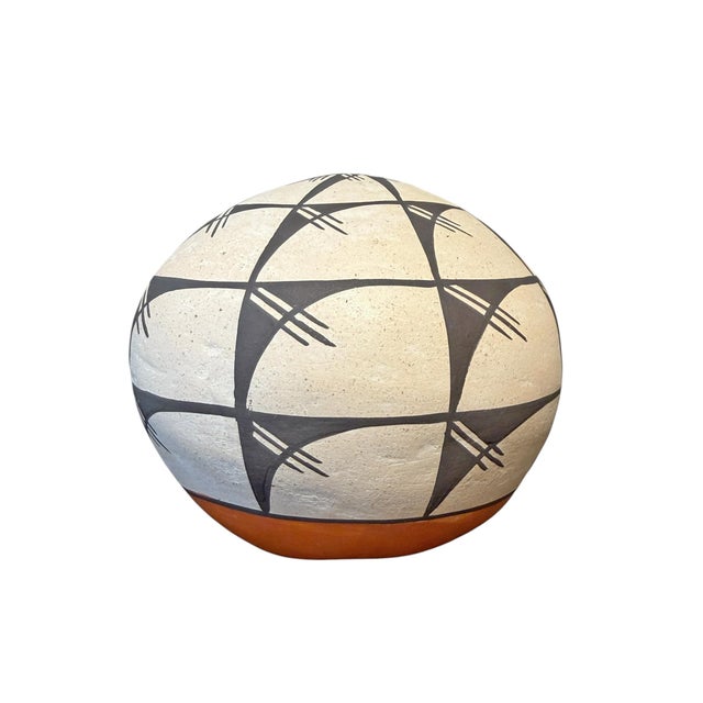 Set of Two Acoma Pueblo Seed Pots For Sale - Image 12 of 17