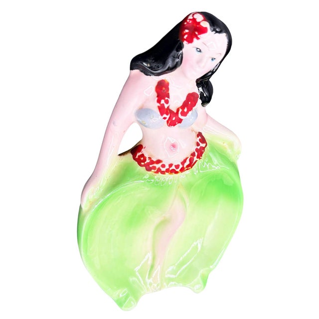 Mid-Century Modern Rare 1955 Hawaiian Hula Girl in Grass Skirt Ceramic Ashtray For Sale - Image 3 of 5