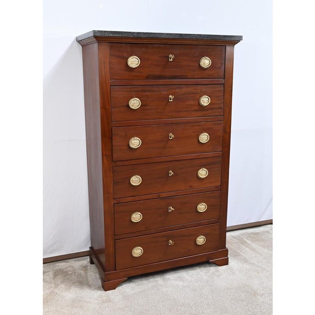 This small ragpin opened by 6 identical drawers garnished with delicately chiseled rings handles, with cord patterns, with...