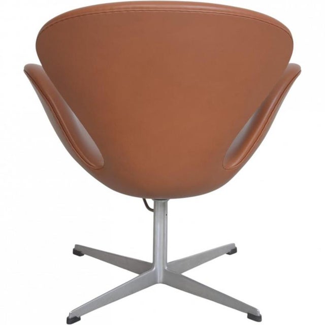Vintage Swan Chair in Leather by Arne Jacobsen, 1960s For Sale - Image 9 of 16