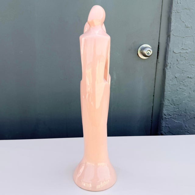 Postmodern 1980s Royal Haeger "Lovers" Pink Gloss Ceramic Statue For Sale - Image 3 of 6