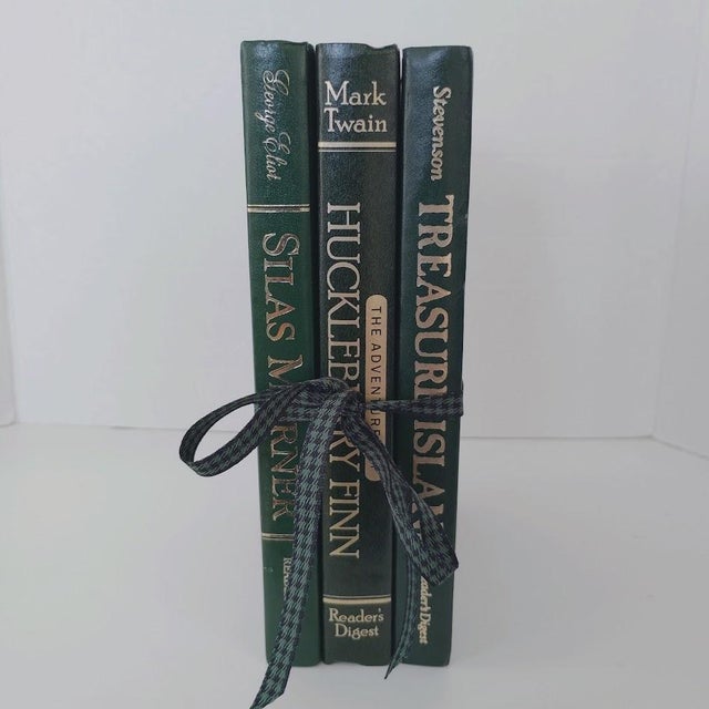 From the Reader's Digest World's Best Reading Series Each Book contains informational pamphlet insert Includes 3 Classic...