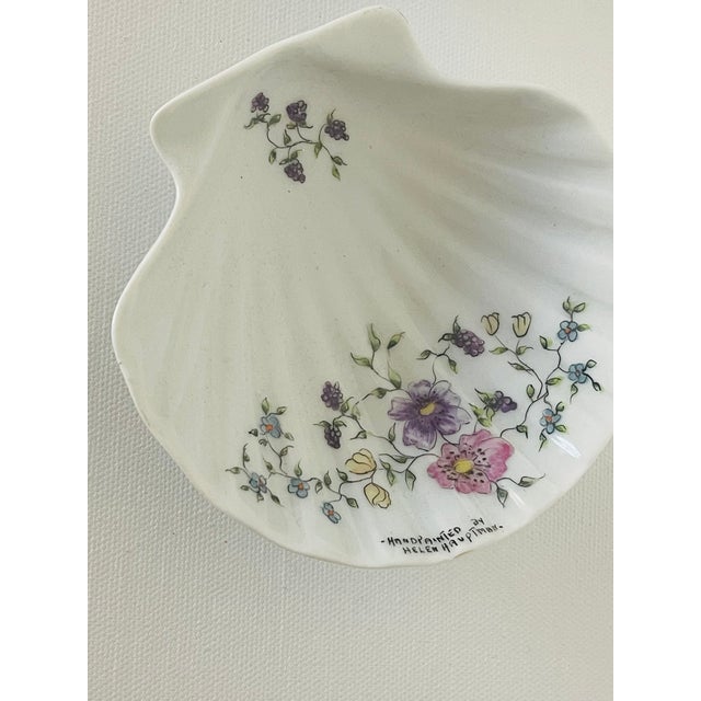 1970s Limoges France Oair of Shell Shape Catchalls Handpainted For Sale In Miami - Image 6 of 8