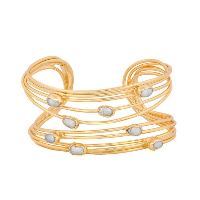 Metal Cleopatra Pearl Dewdrop Gold Cuff Bracelet For Sale - Image 7 of 7