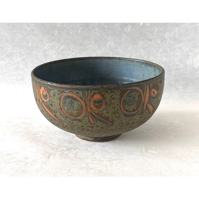 Copper A Beautiful Hand-Made Stoneware Art Pottery Bowl by Gerry Williams For Sale - Image 8 of 11