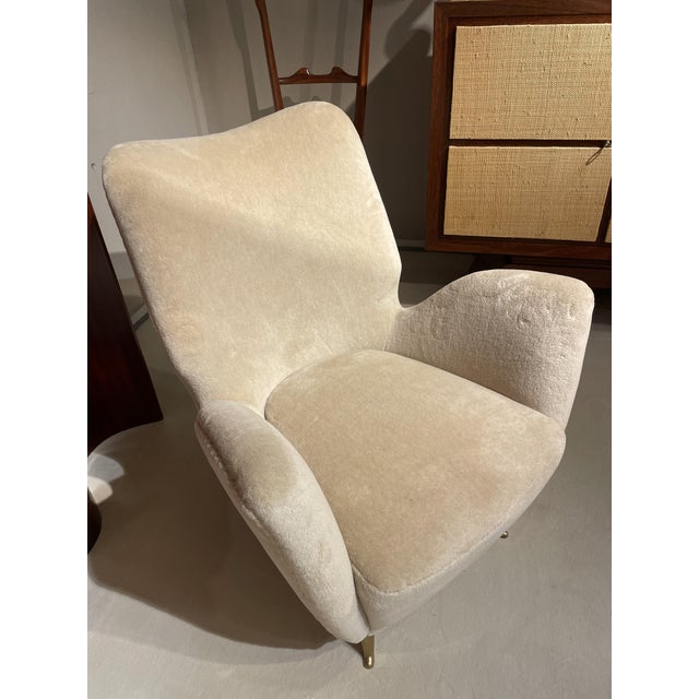 Mid-Century Modern Mohair Velvet Armchairs attributed to Isa Bergamo. 1950s, Set of 2 For Sale - Image 3 of 10