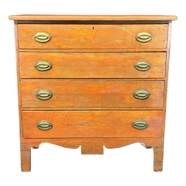 19th C American Federal Hepplewhite Four-Drawer Chest of Drawers For Sale