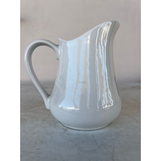 This vintage Porcelana Veracruz pitcher from Brazil is a charming addition to any kitchen or collection. The medium-sized,...
