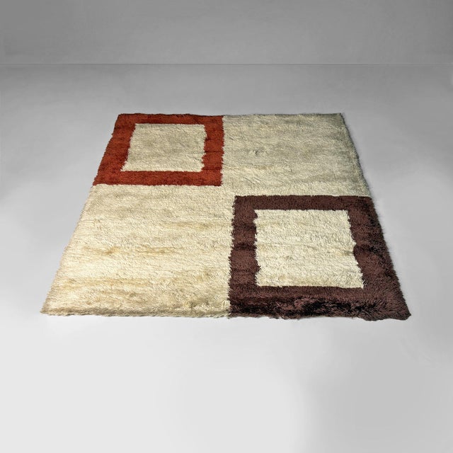 Italian modern medium-pile rug in beige, red and brown, 1970s Rectangular medium-pile rug, predominantly in shades of...