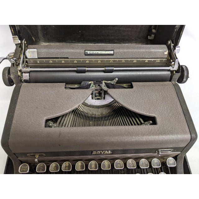 Gray 1948 Royal Quiet DeLuxe Typewriter For Sale - Image 8 of 12