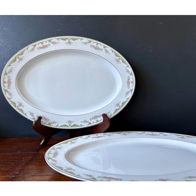 A beautiful vintage oval serving platter by Wyndham China featuring the classic Lizbeth 341 pattern. This elegant design...
