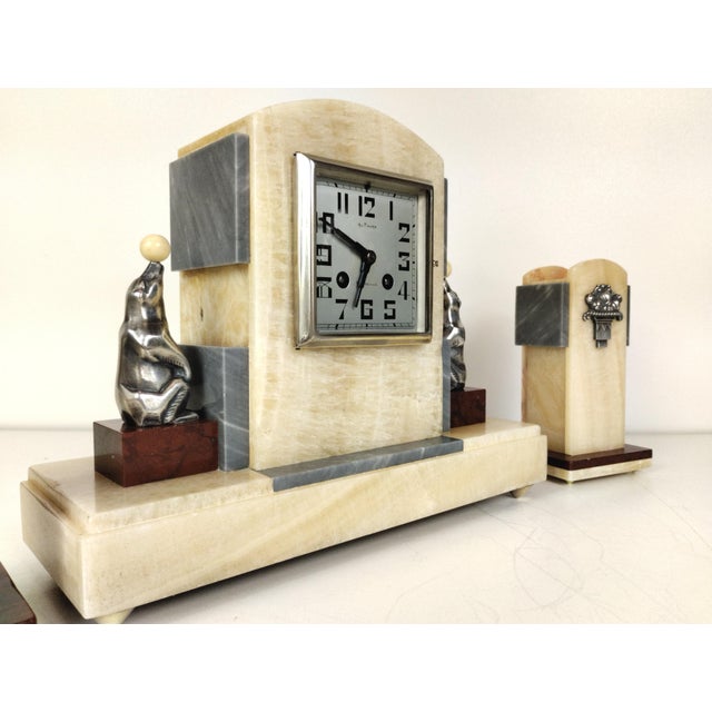 French Art Deco Marble & Onyx Mantel Clock, 1930s, Set of 3 For Sale - Image 3 of 18