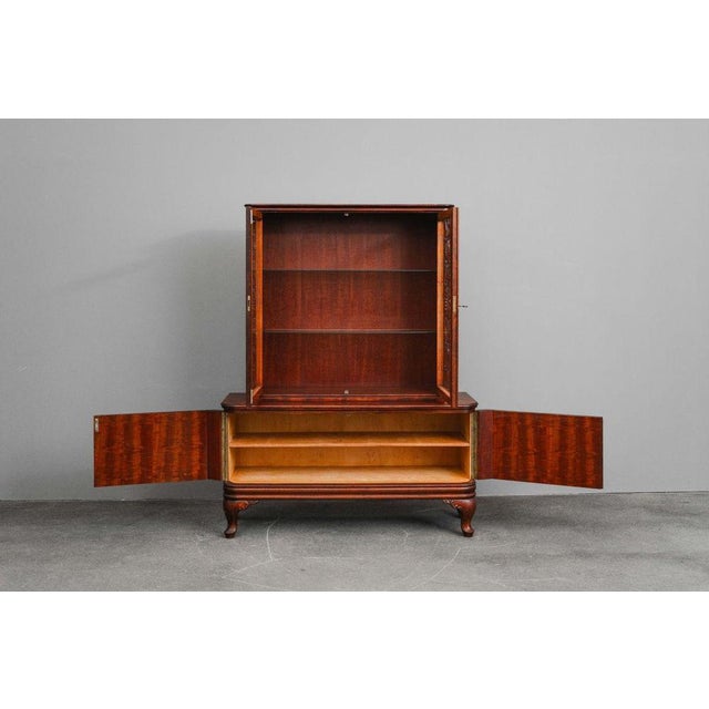 Art Nouveau Display Cabinet in Walnut, 20th Century For Sale - Image 3 of 18